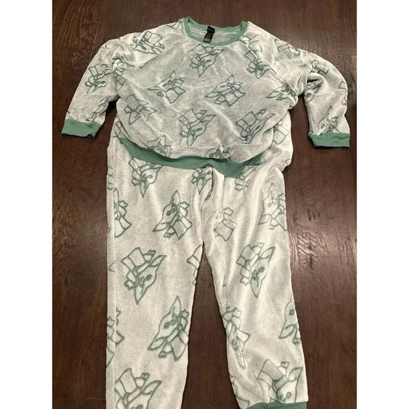 Disney Star Wars The Mandalorian Womens 2-Piece Fleece Jogger Lounge Set (g3) - Picture 2 of 3